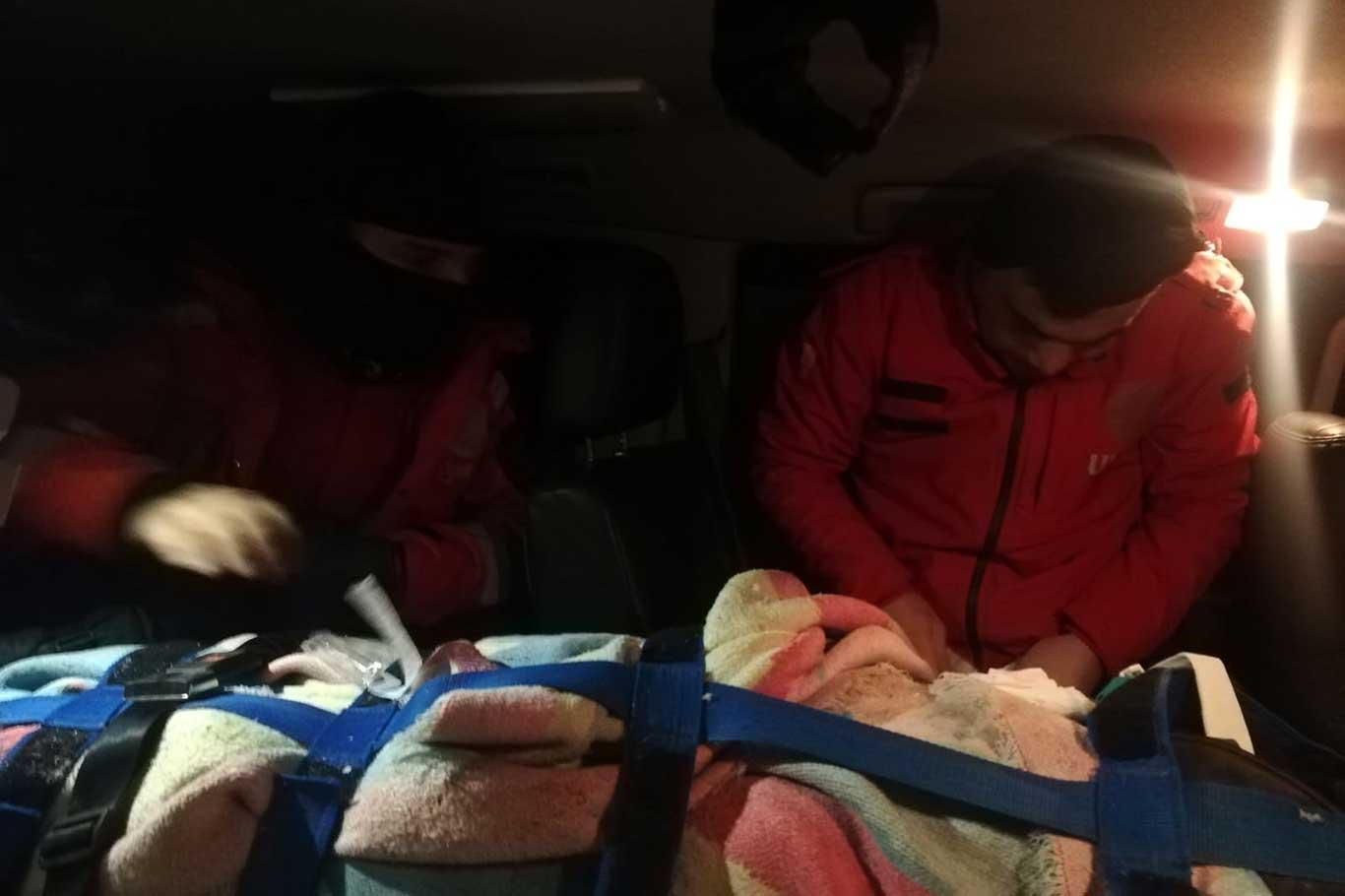 Şanlıurfa'da karda mahsur kalan vatandaşı UMKE kurtardı